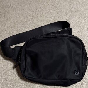 lululemon athletica 2l everywhere belt Bag